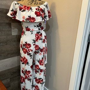 🆕 NWT AlmostFamous rose jumper.